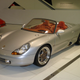 Imagen para el artículo titulado Cómo un chico de 17 años logró intercambiar un teléfono viejo por un Porsche Boxster